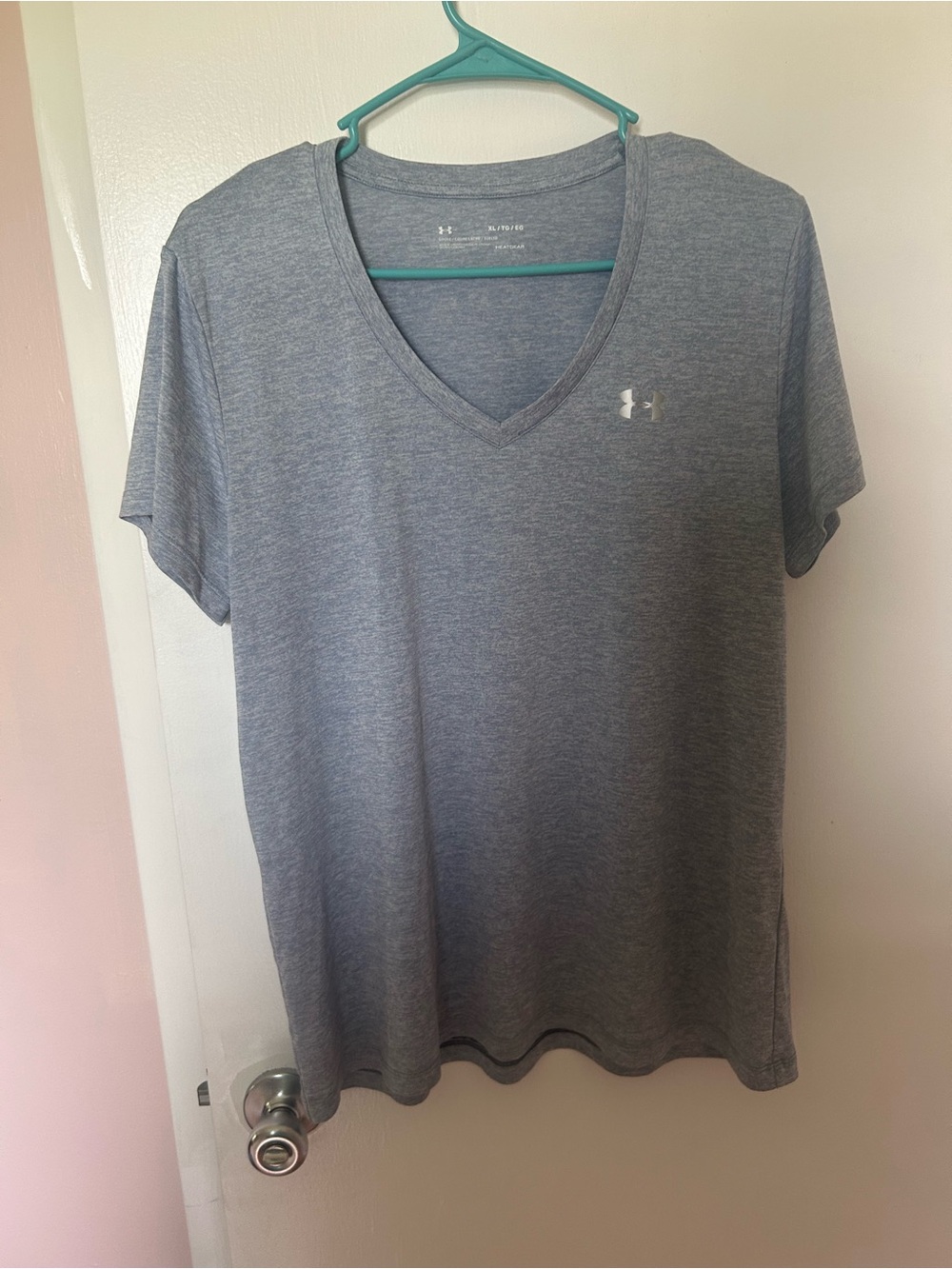 Under Armour Women's Gray V-Neck Short Sleeve Performance Tee
